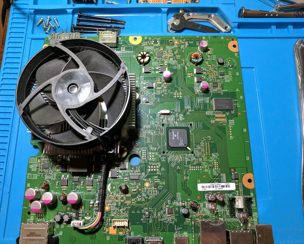 Xbox 360 E motherboard removal