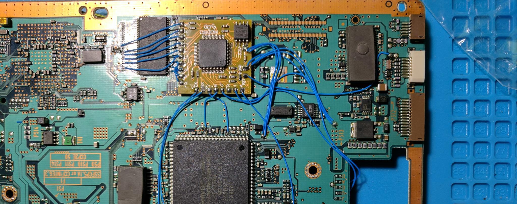 SCPH-39001 PS2 Modbo 5.0 modchip installation (V7 NTSC board) - William Quade