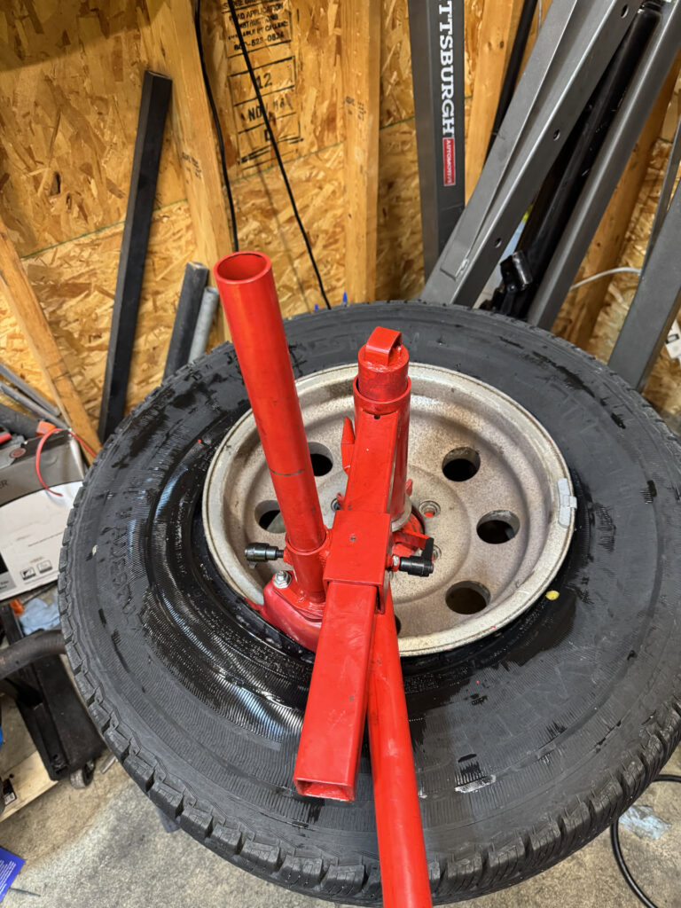 Manual tire changer